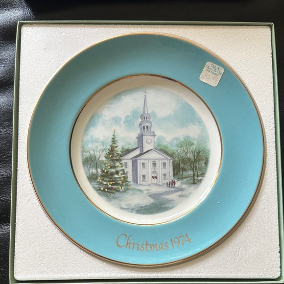 Avon Blue and Gold Christmas 1974 Plate - Picture 1 of 2
